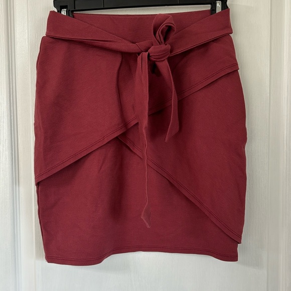 LULU’S FRONT TIE SKIRT SZ S - Picture 1 of 4